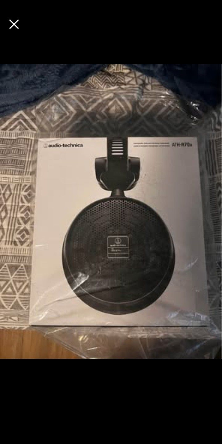 Audio technica R70x studio headphones.