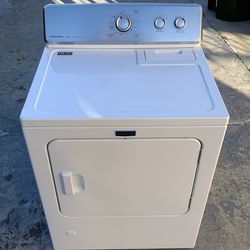 MAYTAG LARGE CAPACITY GAS DRYER