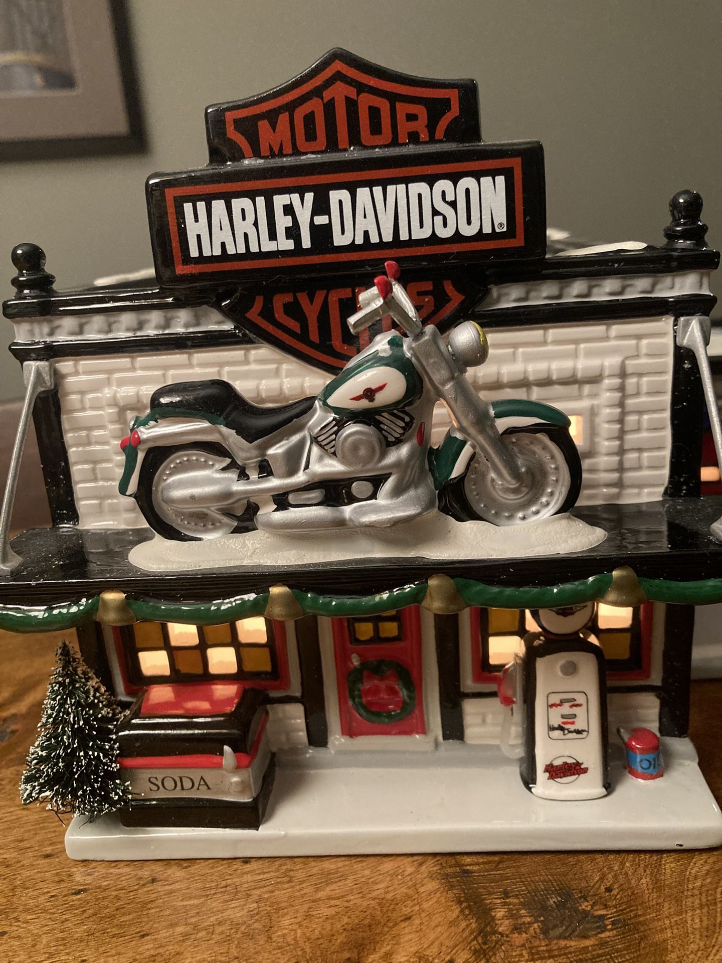 Department 56 Retired Harley Davidson Motorcycle Shop