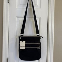New Baggallini Crossbody Purse Bag Comrade 3-Zip Black $25