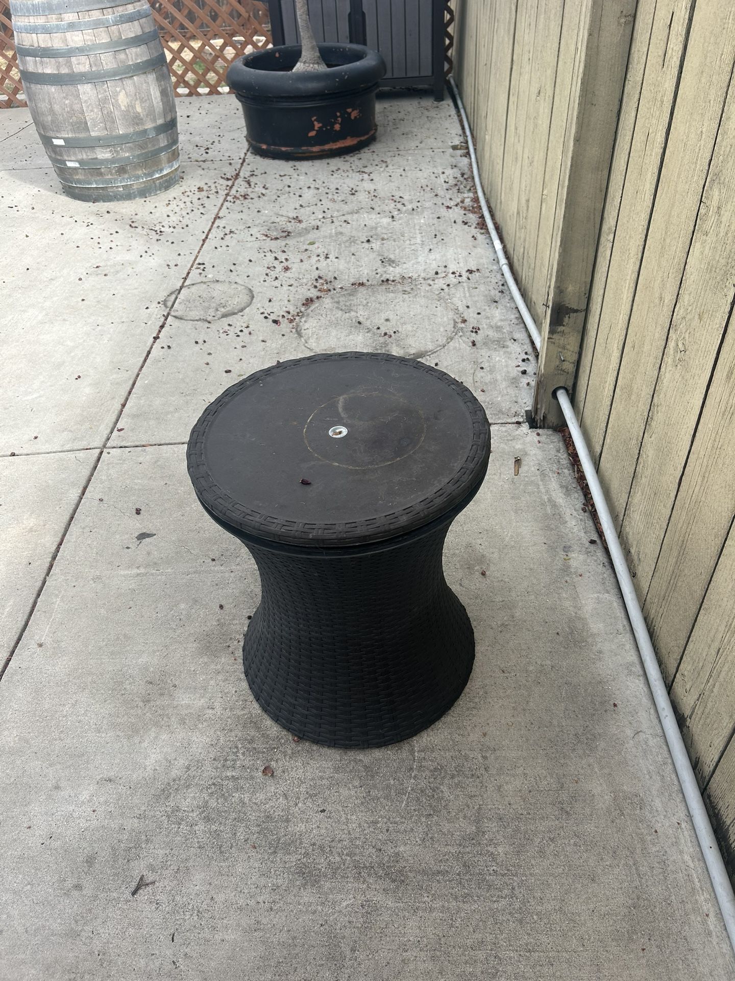 Outdoor foldable cooler