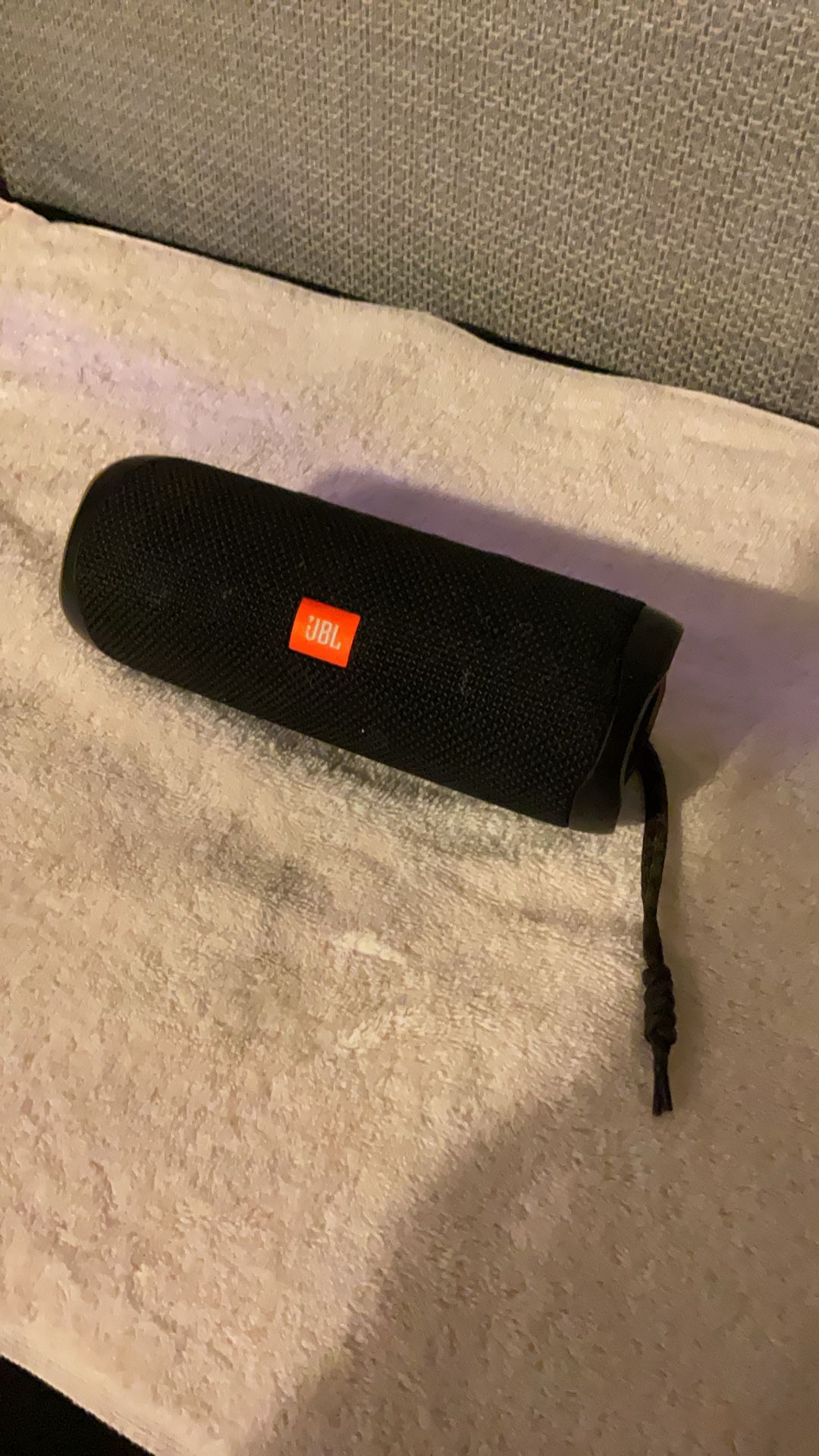 JBL Flip 5 Black Portable Bluetooth Speaker Use