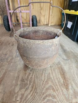 8 gallon cast iron pot