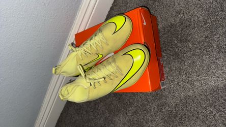 Boys soccer cleats size 6youth