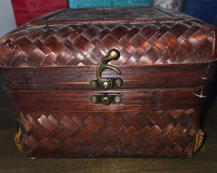 Mini box for keepsakes