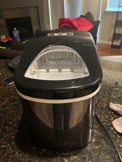 Table top ice machine