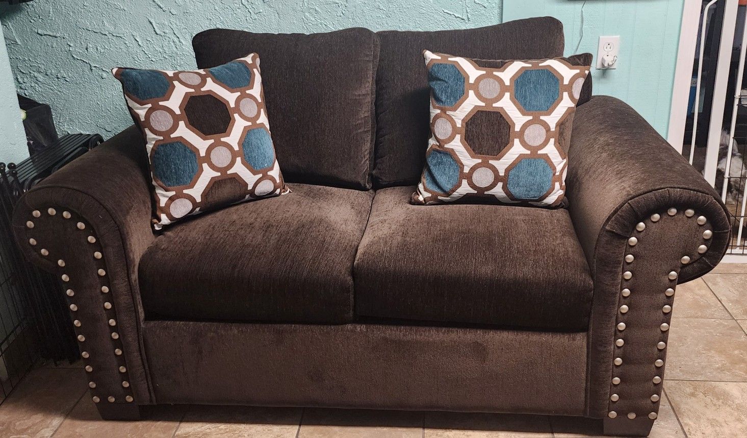 Loveseat In Excellent Condition