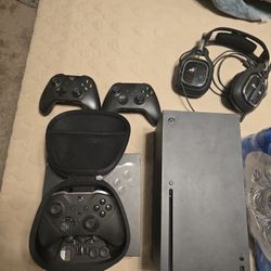 Series X With Controllers and Headset
