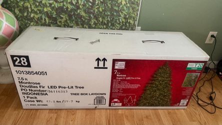 Christmas tree 🌲 7.5 ft