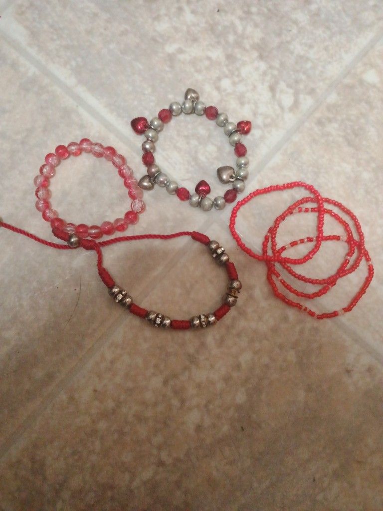 7 Red Bracelets For 6$
