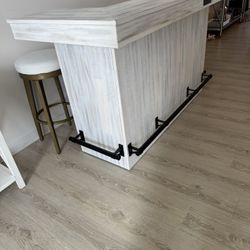 Westwood Bar Table With Ice Tray In Rustic White 