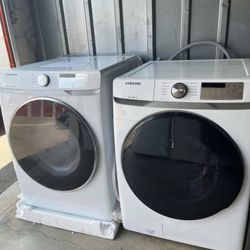 New Open Box Samsung Washer And Dryer Gas Set Stackable  White 