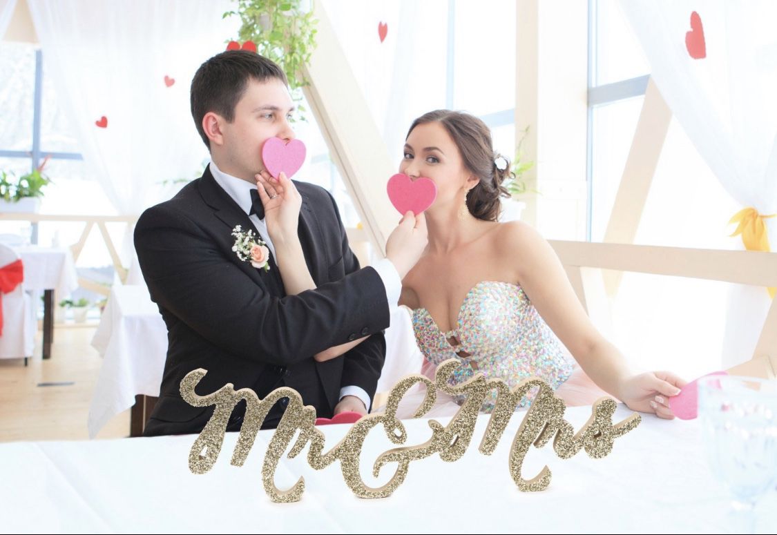 Mr & Mrs Wedding Sign