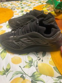 Selling these Yeezy v3700 glow in the dark for 40