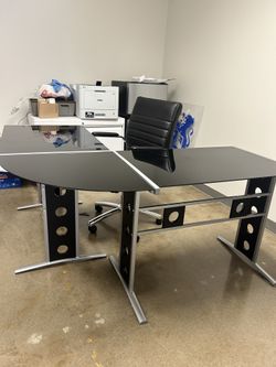 Modern L-Shaped Glass Corner Desk – Excellent Condition!