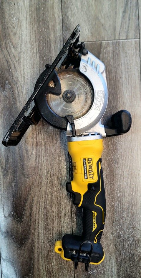 DEWALT ATOMIC 20V MAX* Circular Saw, 1/2 Inch, Tool Only (DCS571