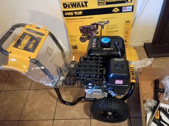 Check video LEER DESCRIPCIÓN 4400 DeWalt pressure washer $$$$500 fijo