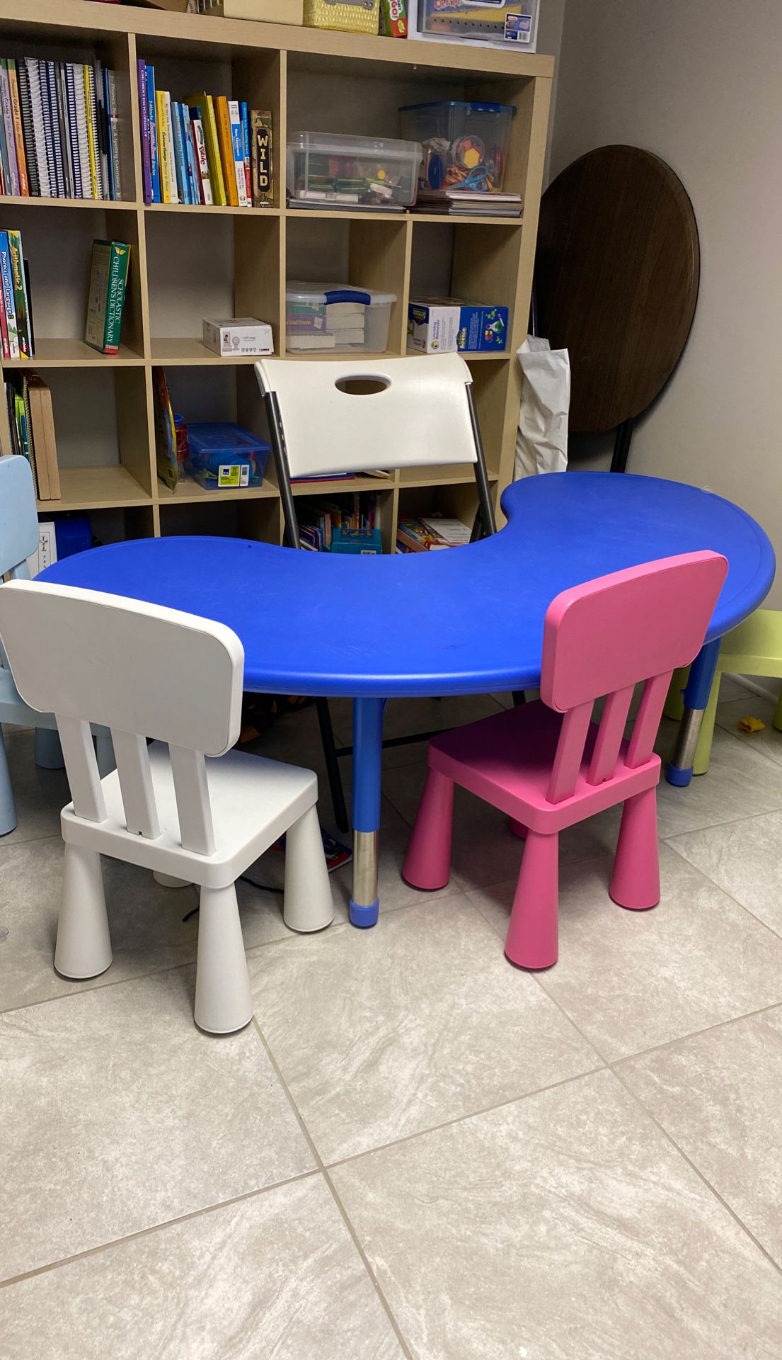 Kids Kidney table