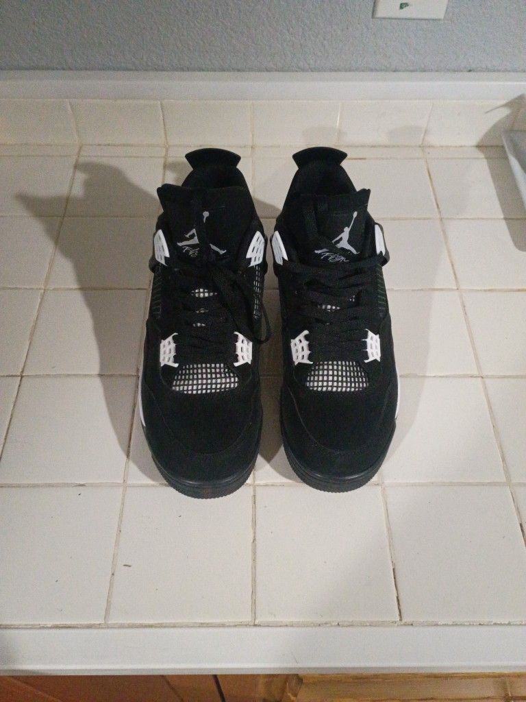 250$ Jordan 4s Retro 'White Thunder'
