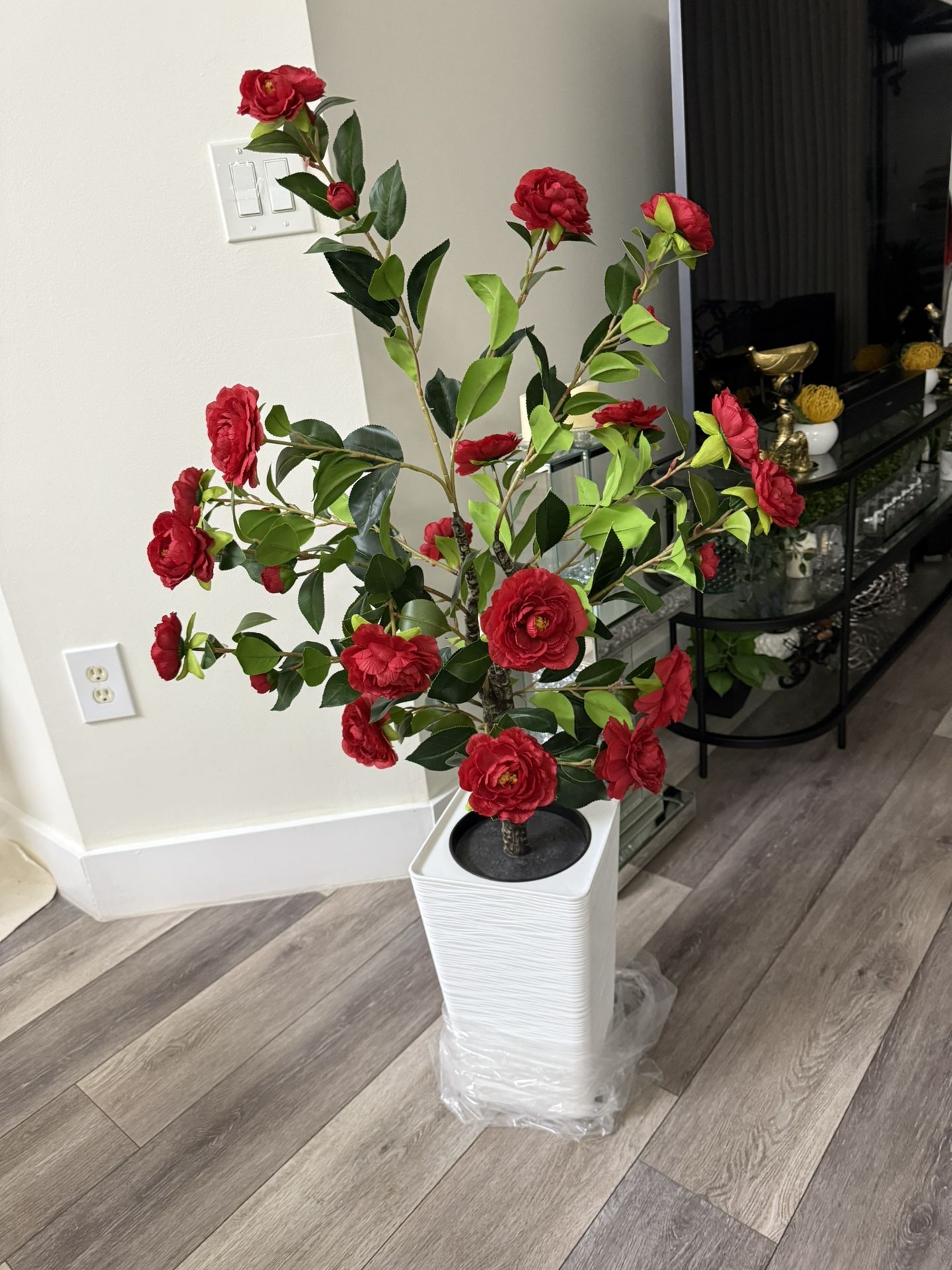 Pretty Artificial Plant With Rose Flowers Comes With Tall Planter! Brand New( Ask For Price)
