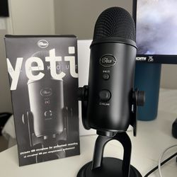Blue Yeti Blackout USB Mic Bundle (4) – Podcast, Streaming, Gaming, Recording