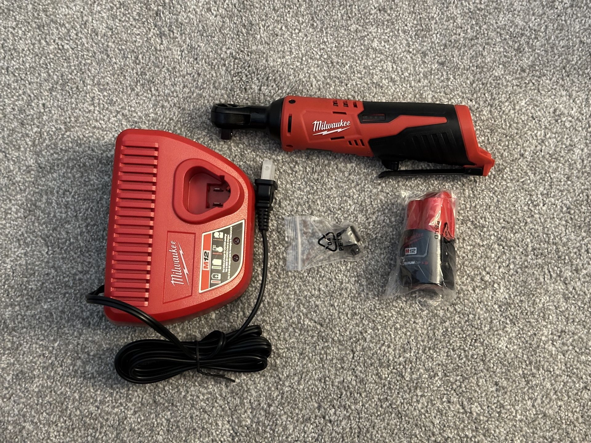 Milwaukee M12 cordless 3/8” Ratchet kit #2457-20