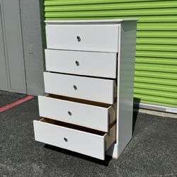 White Chest 5-Drawer W Chrome Knobs ✨