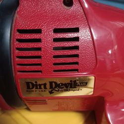 DIRT DEVIL VACUUM (Royal)