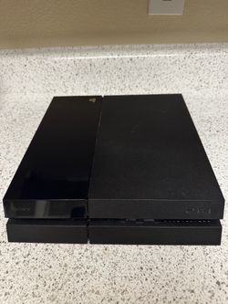 PS4 500GB Console – 2 Controllers + Charging Dock