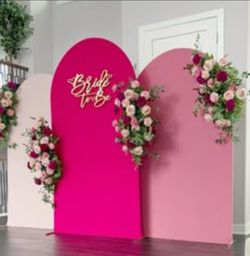 backdrops and wooden structures for parties