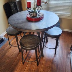 Round Table And Stool Chairs 