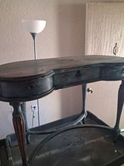 Kidney-Shaped Vanity Desk with Drawers