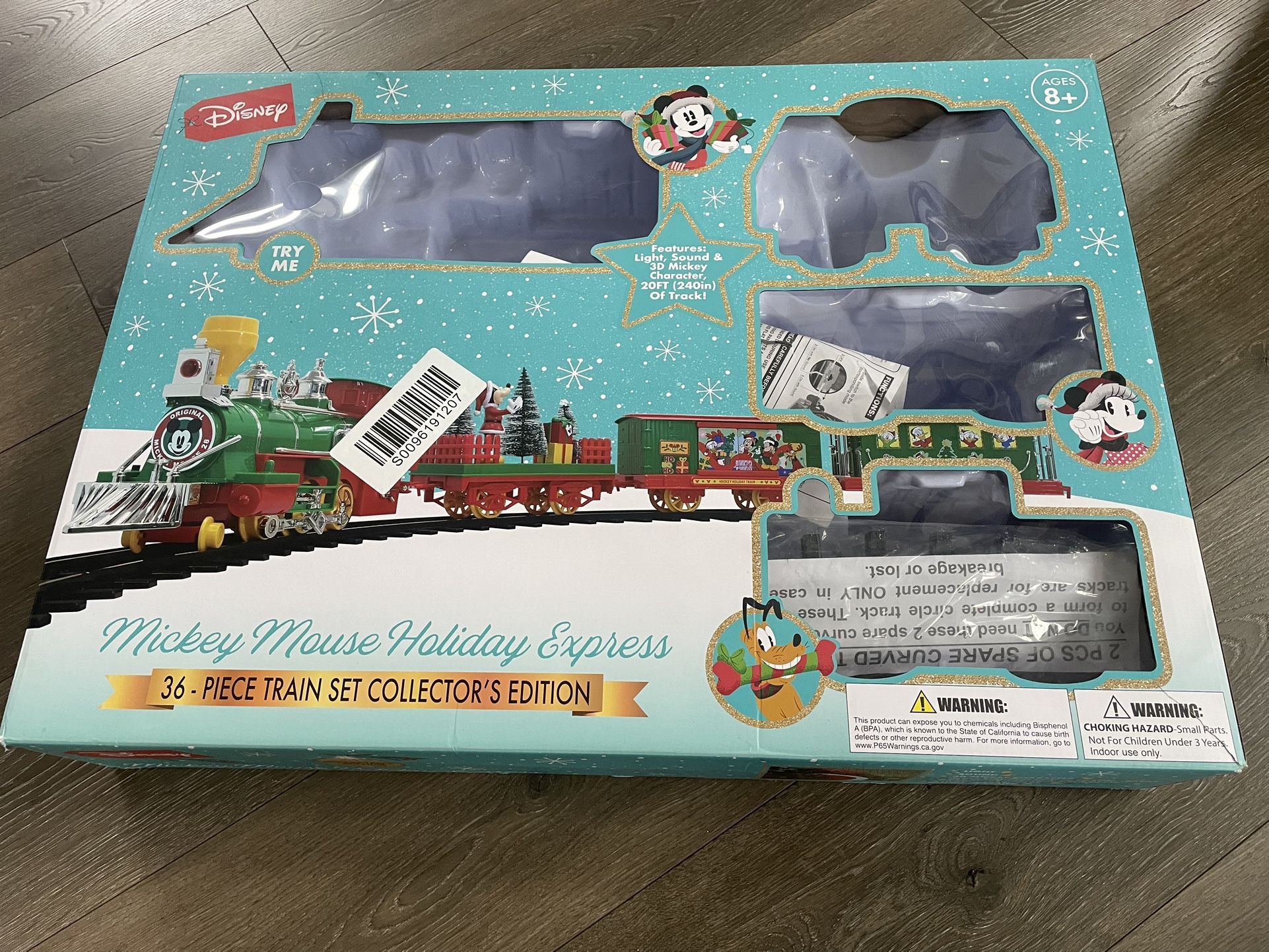 Disney Mickey Mouse Holiday Express 36 Pc Train Set Collector Edition works great complete Christmas