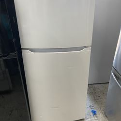 Frigidaire Top And Bottom In White New Open Box 13 Cubic Ft 