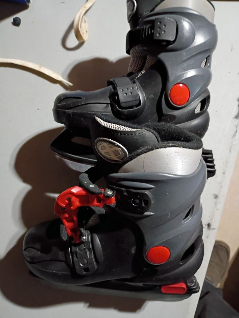 Child's Adjustable Hockey Skates: Size 9j to 12j