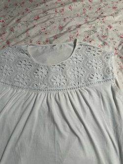 NEW! WOMANS WHITE EMBROIDERED OPEN FLIRAL