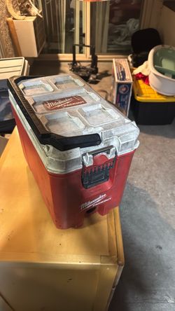 Milwaukee pack out cooler