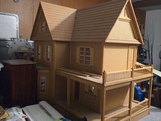 Vintage dollhouse