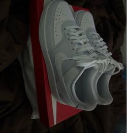 Size 9 women’s light blue Nike
