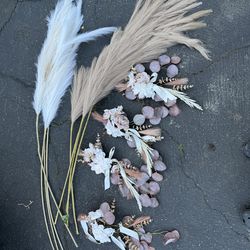 Pompas and flower decor