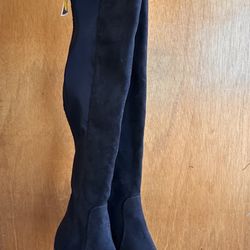 *NEW WITH TAGS* Knee High Black Boots Women’s Sexy (size 9)
