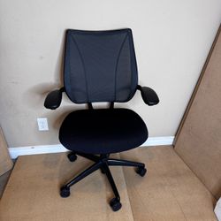 Humanscale Liberty Ergonomic Office Chair W/ Mesh Back & Adjustable Arms Read