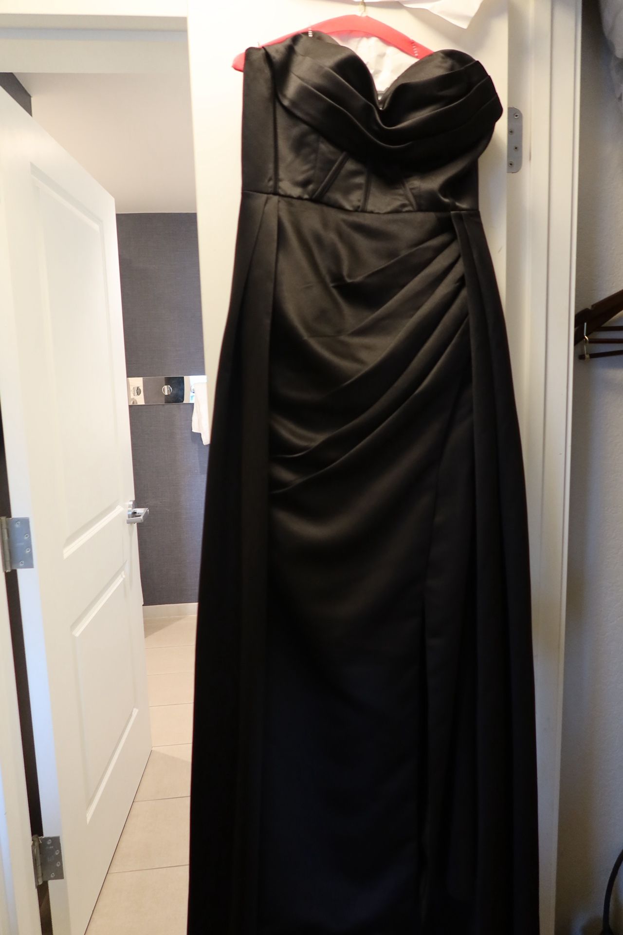 Black Evening Gown Size 2/4 (price negotiable)