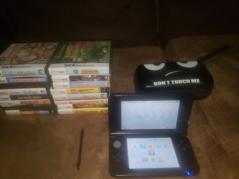 Nintendo 3DS XL CONSOLE/ 25 GAMES BUNDLE