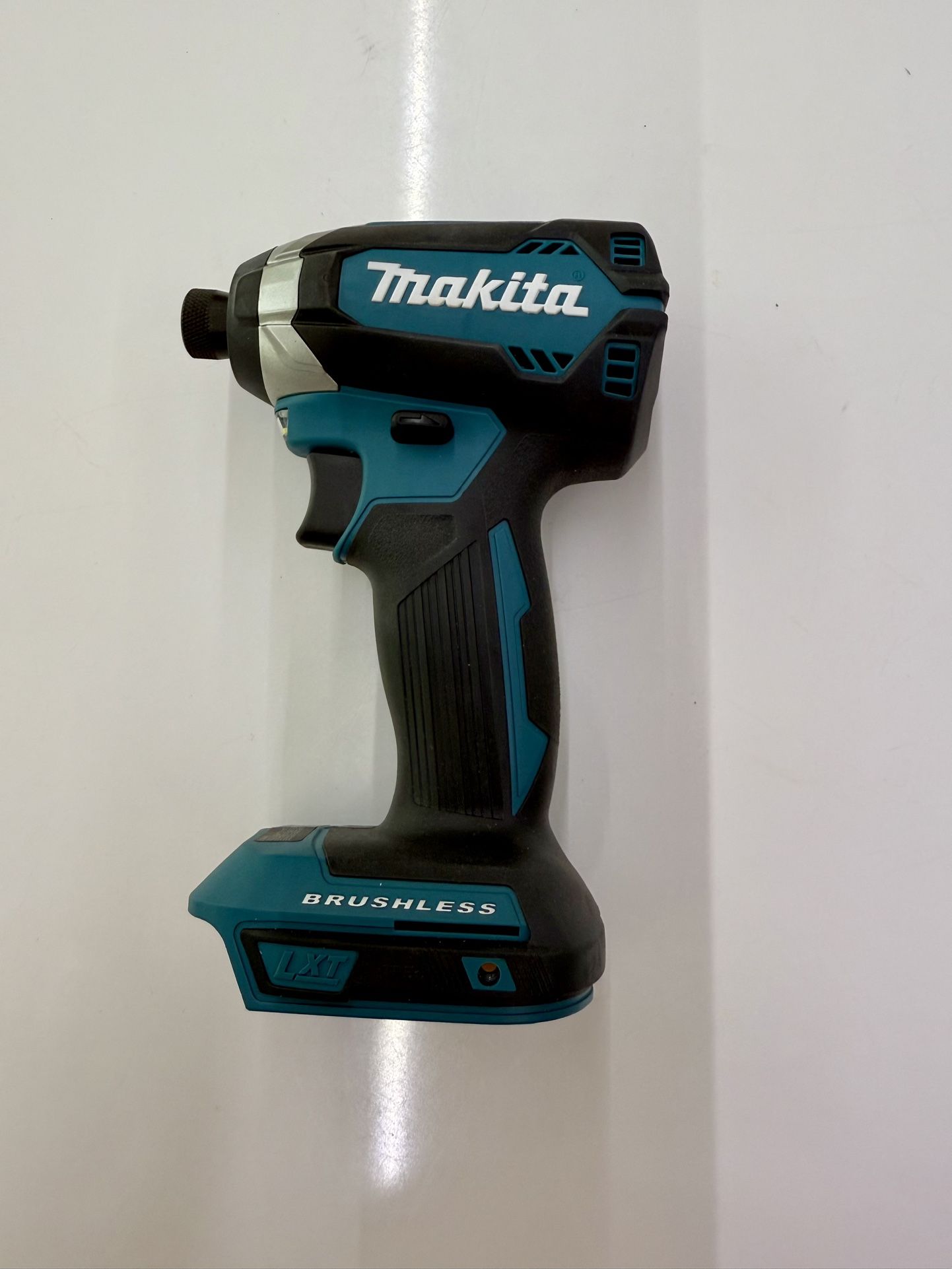 MAKITA 18V LXT Lithium Ion Brushless 1/4 Cordless Variable