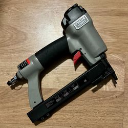 Porter cable NS100A Narrow Crown Stapler Like new 