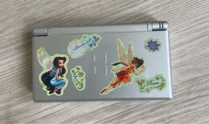 Nintendo DS Lite Silver – Does Not Power On – For Parts or Repair – Includes Stylus