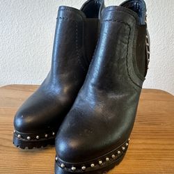 Alexander McQueen Vero Cuoio Booties
