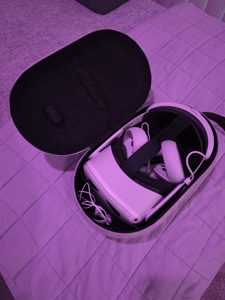 Meta Quest 2 VR Headset - MINT + EXTRAS