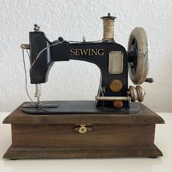 Vintage Singer Sewing Machine Trinket Box – Dark Grain Wood | 9” Storage & Decor